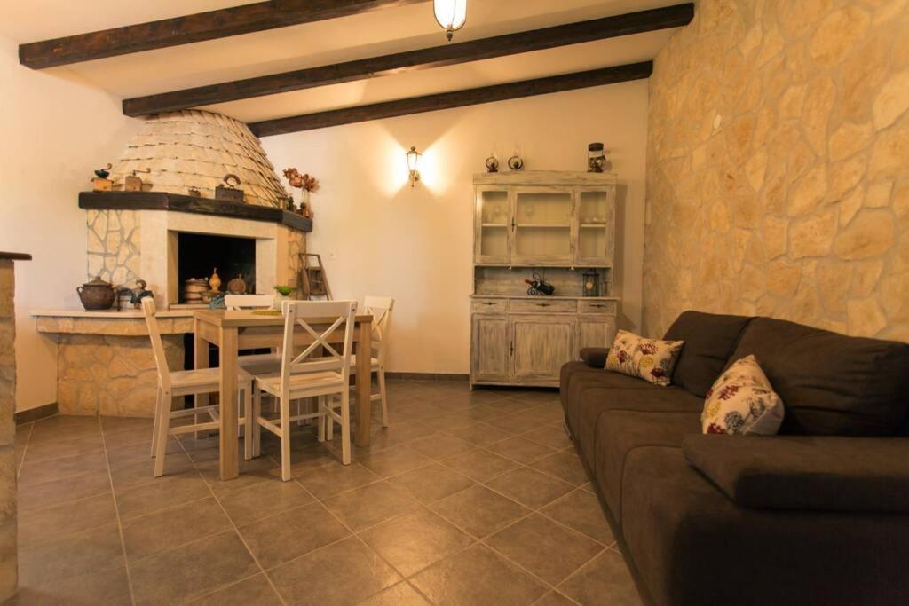 Lodge Jomi Kaštel Novi 외부 사진