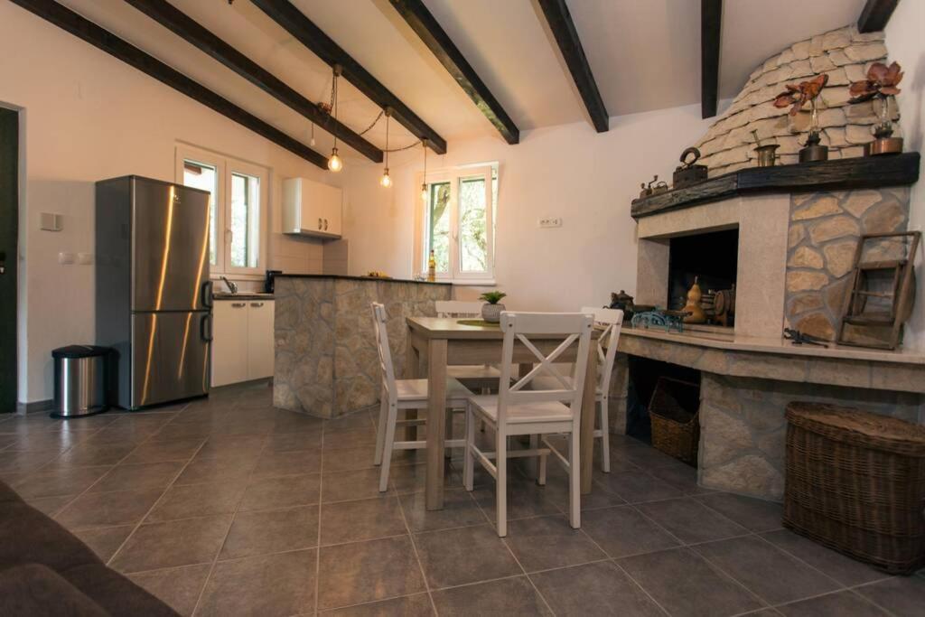 Lodge Jomi Kaštel Novi 외부 사진